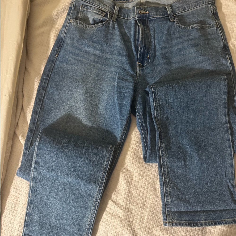 Old Navy Wow Boyfriend Jeans - Mid-Rise - Size 12 Tall - Medium Wash